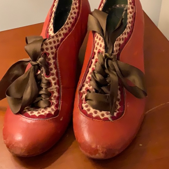 Size 6 poetic license leather red heels - Picture 4 of 4